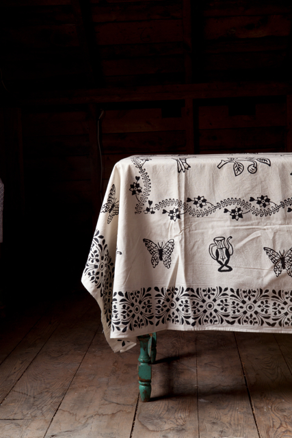 Table w:cloth